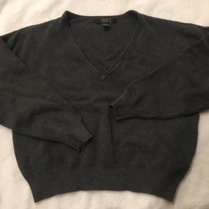 Forever 21 gray V-neck pullover sweater size M